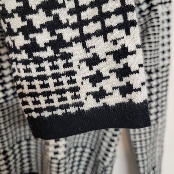 JOSEPH A ,Black and white  turtleneck  Sweater size small - Picture 3 of 8